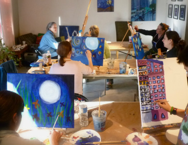  painting club allows people to paint in a collective space